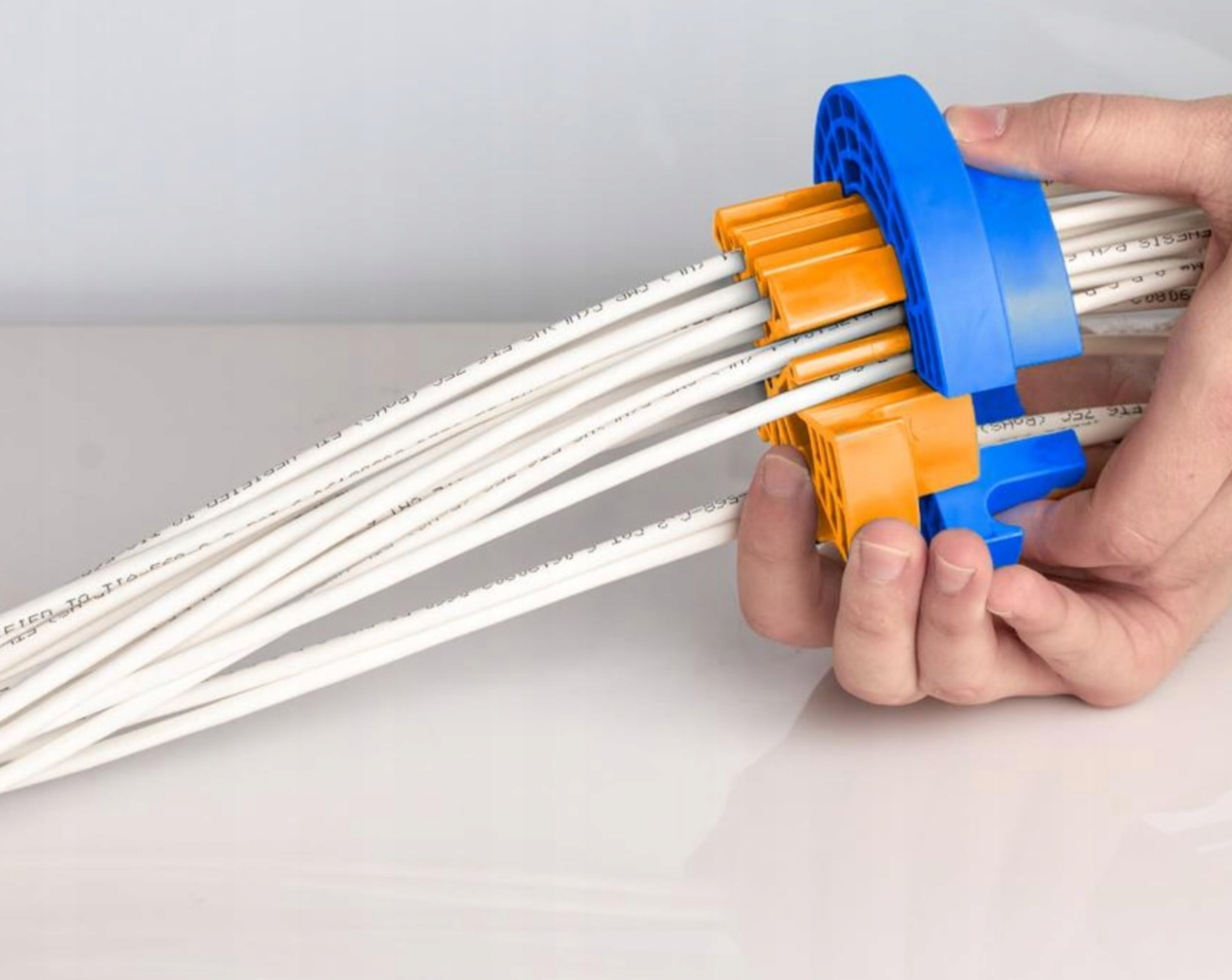ORGANIZER WIĄZEK KABLI GRZEBIEŃ KABLOWY CZESAK DO KABLI Sieciowych 10 cm - obrazek 3