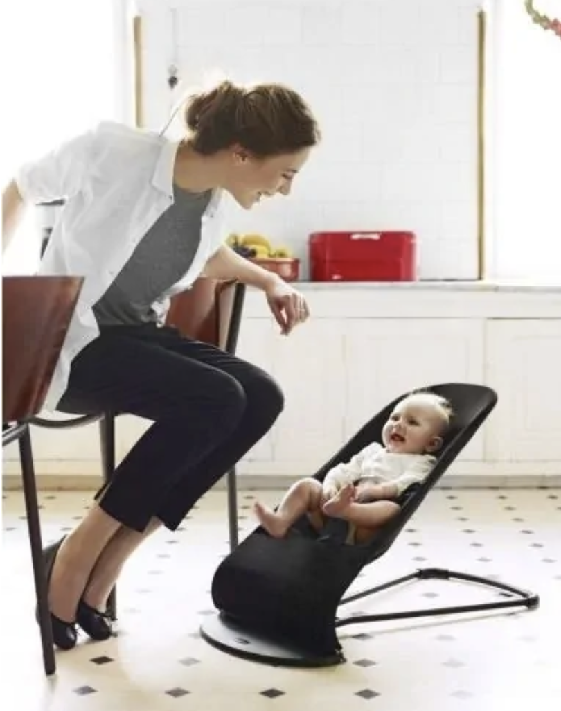 Leżaczek bujaczek dla niemowląt składany + Zabawka - czarny - obrazek 7