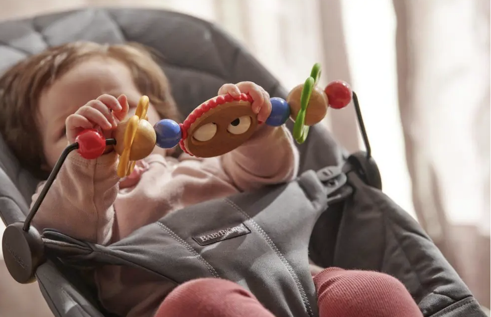 Leżaczek bujaczek dla niemowląt składany + Zabawka - czarny - obrazek 11