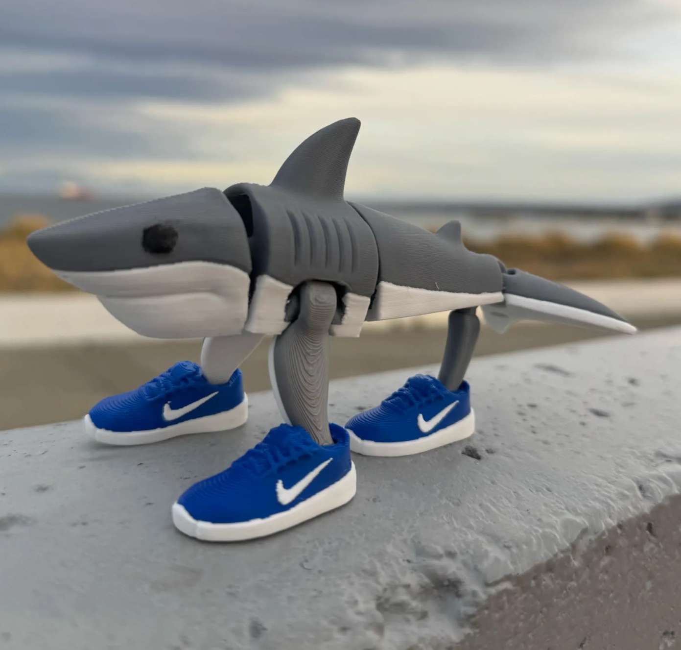 Figurka TRALALERO TRALALA Rekin Tik Tok Viral Brainrot - obrazek 2