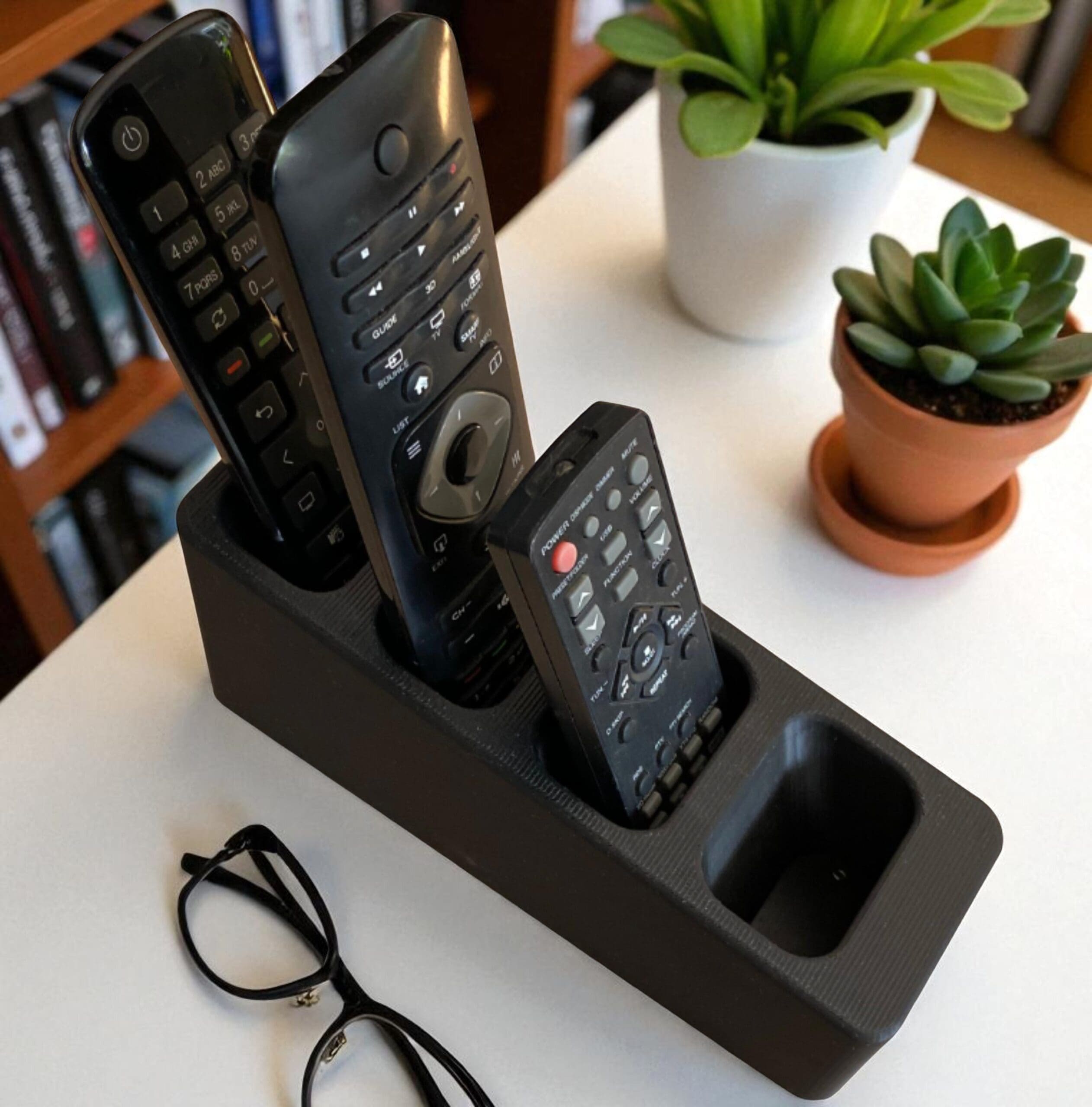 Organizer na piloty – stojak 3D na piloty do TV, dekodera i innych urządzeń - obrazek 2