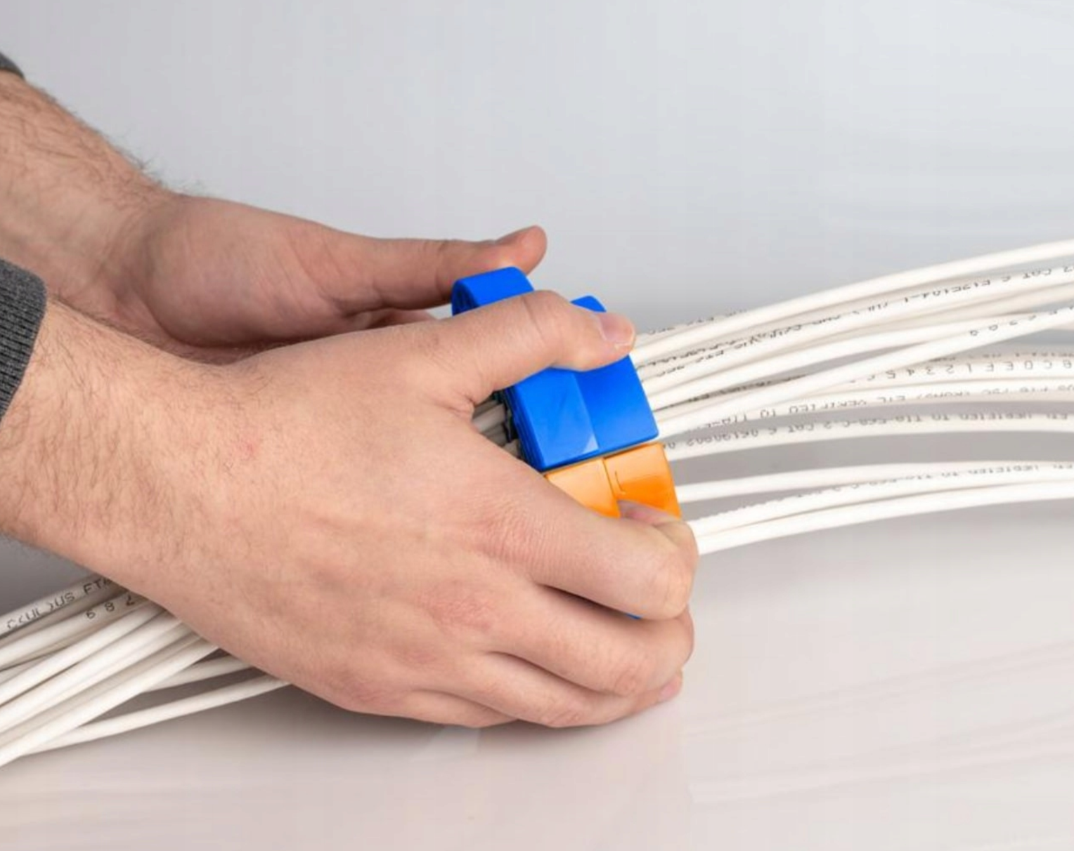 ORGANIZER WIĄZEK KABLI GRZEBIEŃ KABLOWY CZESAK DO KABLI Sieciowych 10 cm - obrazek 5