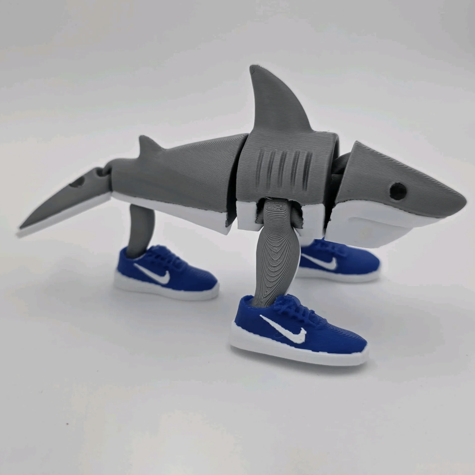 Figurka TRALALERO TRALALA Rekin Tik Tok Viral Brainrot - obrazek 5