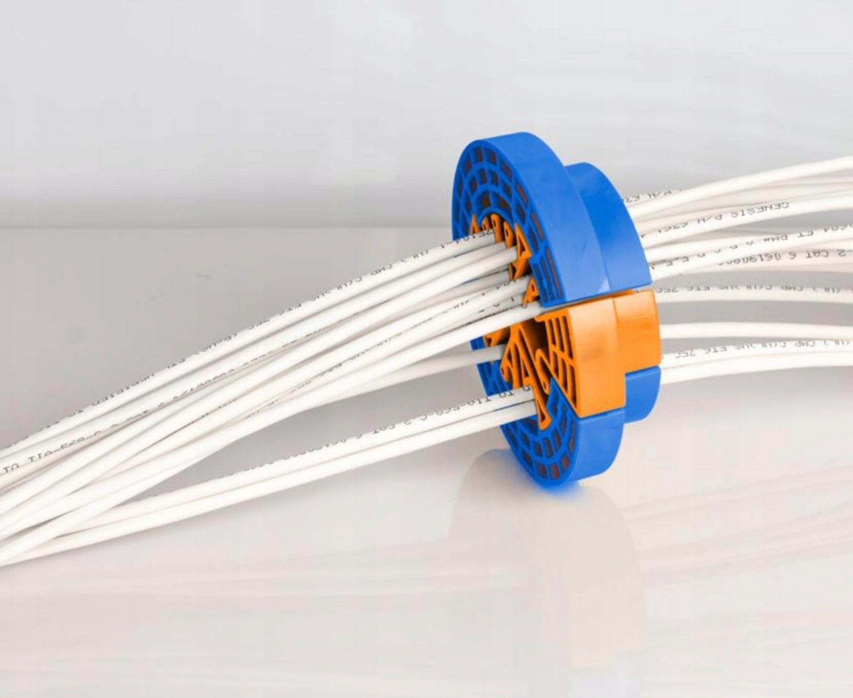 ORGANIZER WIĄZEK KABLI GRZEBIEŃ KABLOWY CZESAK DO KABLI Sieciowych 10 cm - obrazek 4
